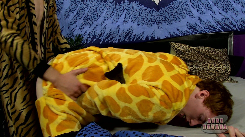 Bare Twinks: 털이 많은 연인 혈안이 섹스