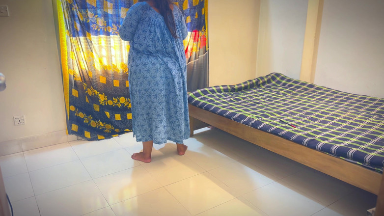 Aria Mia: When Stepaunty Applied Lipstick Then Her Hands Were Tied with...