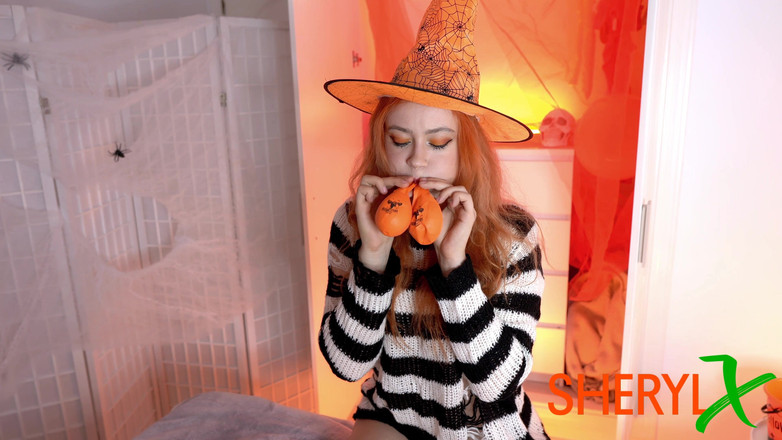 Sheryl X Sinclair: Твоя зла гардеробна відьма треться і сквіртує на повітряні кулі!