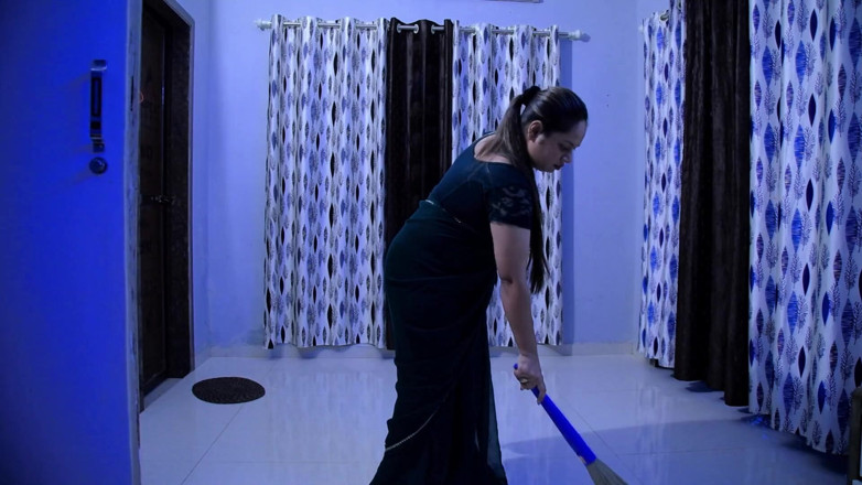 Triflicks: Maid Was Shocked to See Her Malik Penis Erect