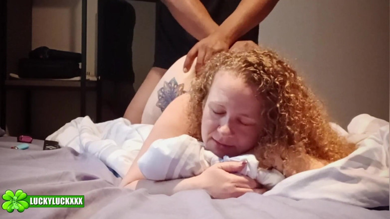 Lucky Luck XXX: Kween Bunny B, fille chanceuse - une MILF BBW soumise sexy...