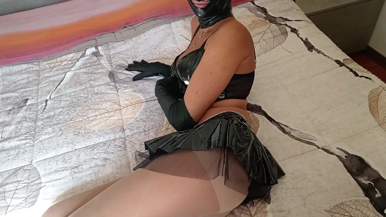 LauraOnHeels: 穿着连裤袜和高跟鞋的美臀熟女