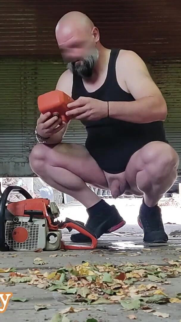 Naked Pissing in Garage Playing with My Tools (Wanker) Naked Pissing in Garage Playing with My Tools (Wanker)