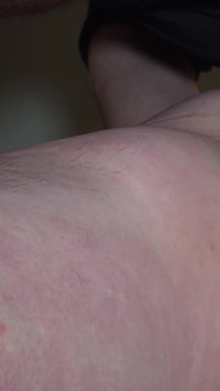Ich konnte der besten milf-freundin meiner ehefrau nicht entgegenstehen, da sie meinen arsch ackte
