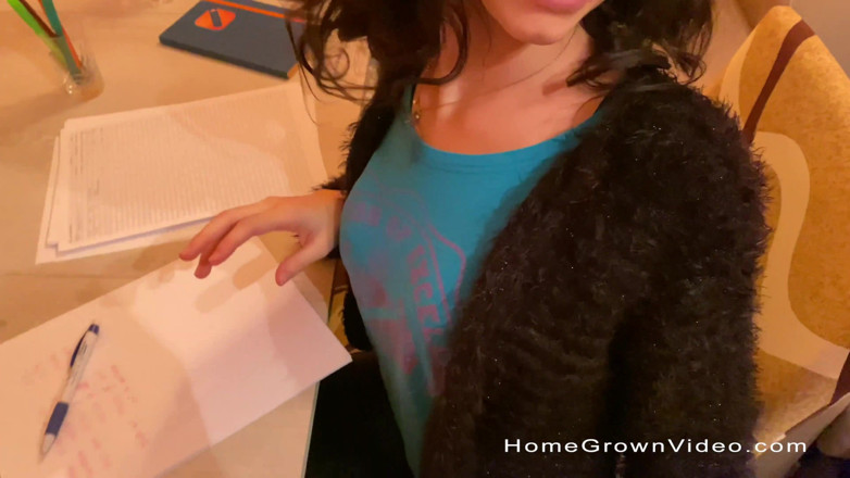 Homegrown Video: Sofia imut dicrot di muka