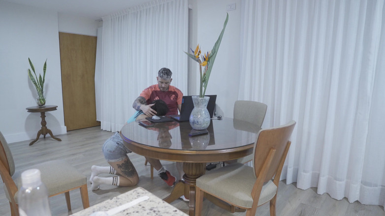 Sweet American: 카운터를 플레이하는 동안 내 이복 여동생이 내 자지를 빨아