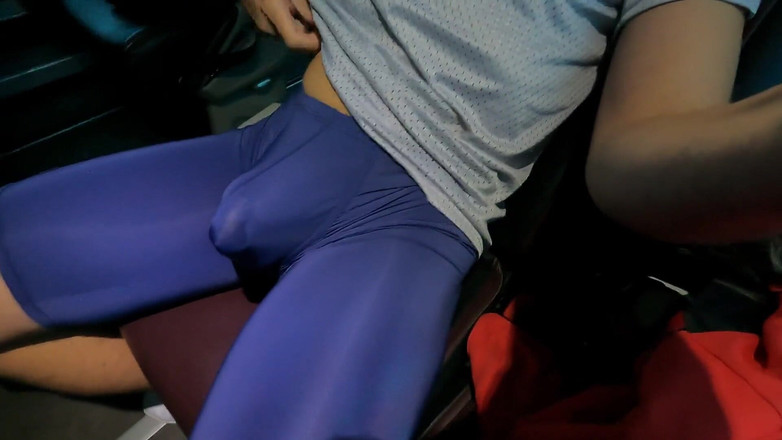 Cool Body: Aku masuk ke bus dengan pakaian dalam dan masturbasi dengan...