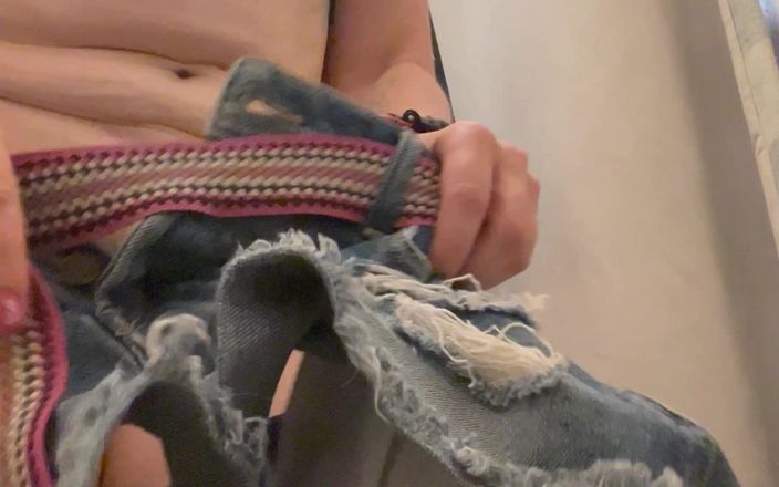 MistressWriggler: Stark Bollock naken offentligt medan du försöker på nya kläder....