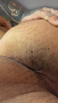 小さな人間が私の肛門に入ろうとする