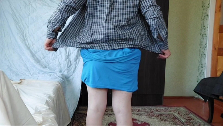 Kitty_Cross: लड़का से लड़की किन्नर नीली स्कर्ट सफेद पैर