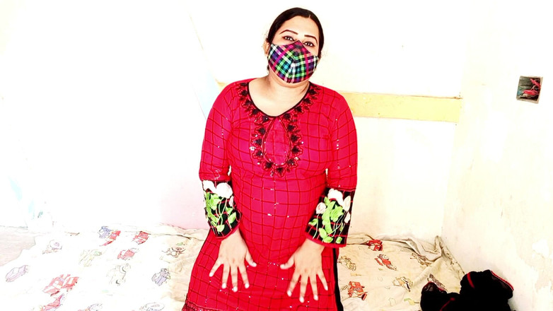 Sanamkhan: 인도 핫한 솔로 여자