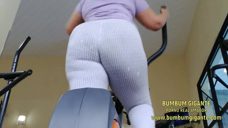 Camargo Hotwife: Na academia deixando minha bunda apertada
