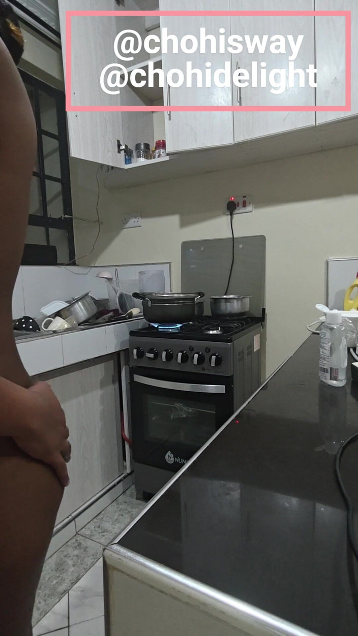 Cho his way: Sorpreso il mio compagno di stanza a masturbarsi, riesci a...