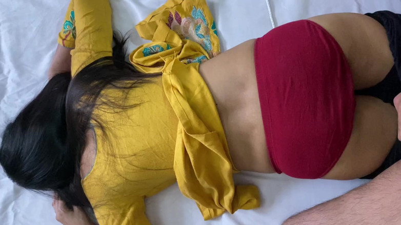 Desifilmy45: คุณแม่เลี้ยงอินเดียนสวยถูกลูกเลี้ยงแท้ๆ เย็ดหีแบบ hardcore