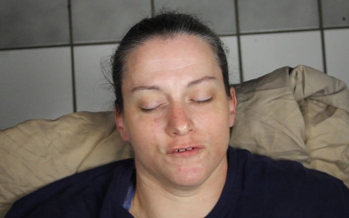 Dirty Dees: Enorme sborrata in faccia fatta in casa proprio nei suoi...
