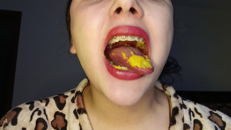 Golden domme: Uvula sudut pandangan pertama Chew Cheetos
