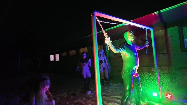 Domina Dark: Snowball Fun