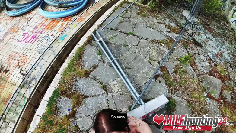 MILF Hunter 24: Harde anale neukpartij! De milfjager neukt hete milf Julia Exclusiv