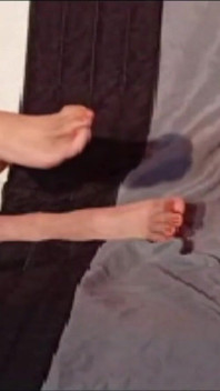 Rita Perutzi Ayaklari Ve Dildo 4 İle Oynuyor