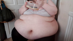 SSBBWLadyBrads: SSBBW velké krásné břicho stále roste