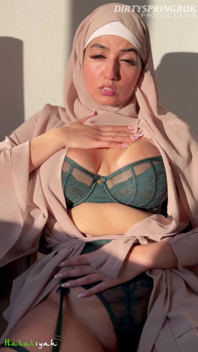 Hijabi Aliyah Gives You Cum Eating Instructions