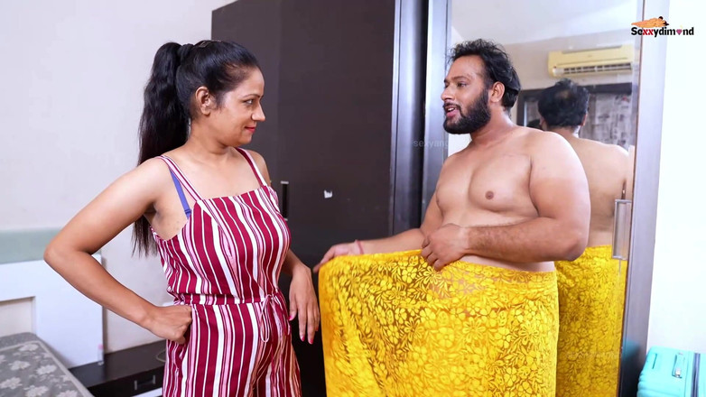 Kilash: Sora vitregă indiană desi în pizdă roz cu sari galben, fiul...