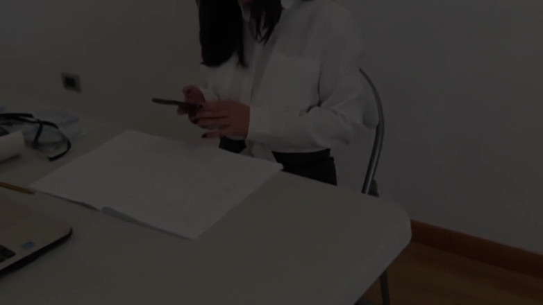 Pabloeldirector: Lisa Tocada Pelo Mau Chefe, Ela Não Quer Perder O...