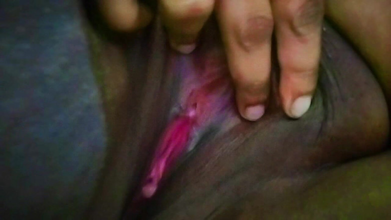 Aria Mia: Я мастурбирую во время видеозвонков с парнем, когда мужа нет дома