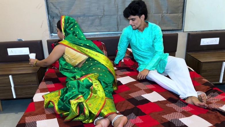 Golupaa: patni ne pati ke lie shaadi ki raat ke lie...