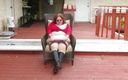 BBW nurse Vicki adventures with friends: Oh leuk op mijn terras in mijn nieuwe laarzen, een...