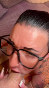 Extrem Wet Smoking Blowjob with Cum Surprise