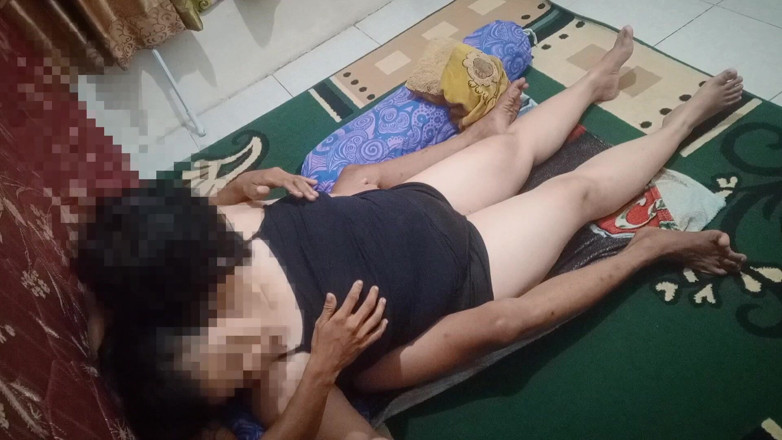 my_wife_chubby: (パート1)欲求不満でぽっちゃりした継母がセックスしたがっている