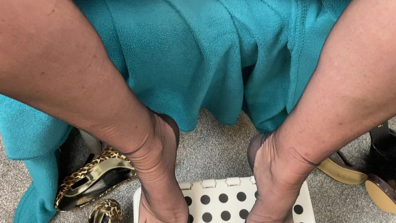 Mr MF: श्रीमती परिपक्व पैरों ने मुझे अपने छोटे पसंदीदा खिलौनों में से एक के साथ कुछ समय दिया