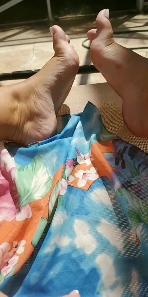 Annabelle Rogers: Ще один день голий на сонці