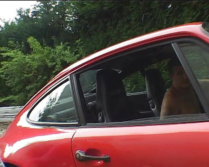 Planete Francaise: Awek Perancis panas menunjukkan kemahiran menunggangnya selepas mencuci kereta