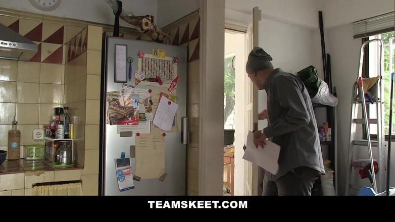 Team Skeet: Mollige schatje blondine Fesser neukt fan en laat hem klaarkomen...