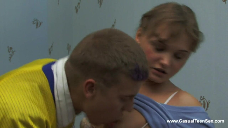 Casual Teen Sex: Місцеву повію обдурили і відтрахали