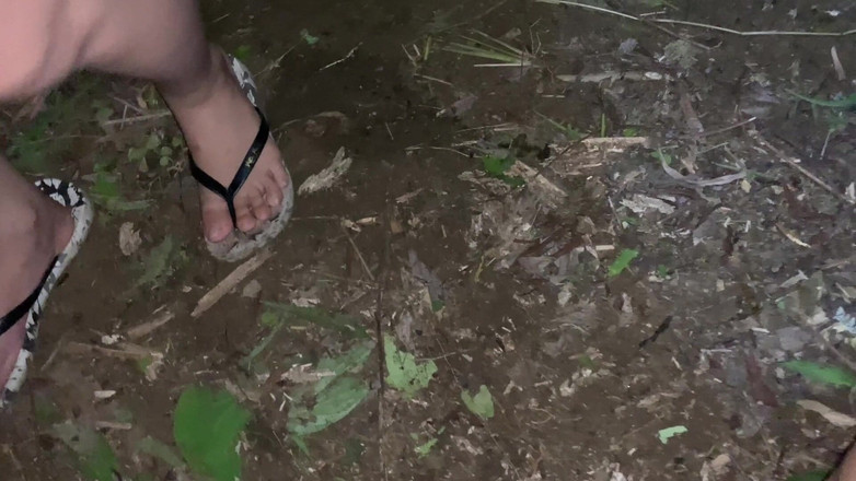 StaccyPh: Šukám svoji přítelkyni v noci uprostřed džungle