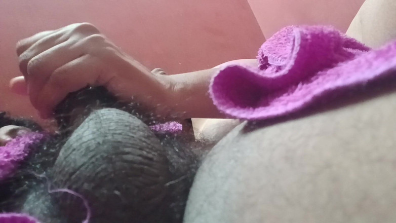 Apple Porn: 義理の兄が私の大きな胸に触り、私は彼の大きなチンコを擦りつける。見なければならない。