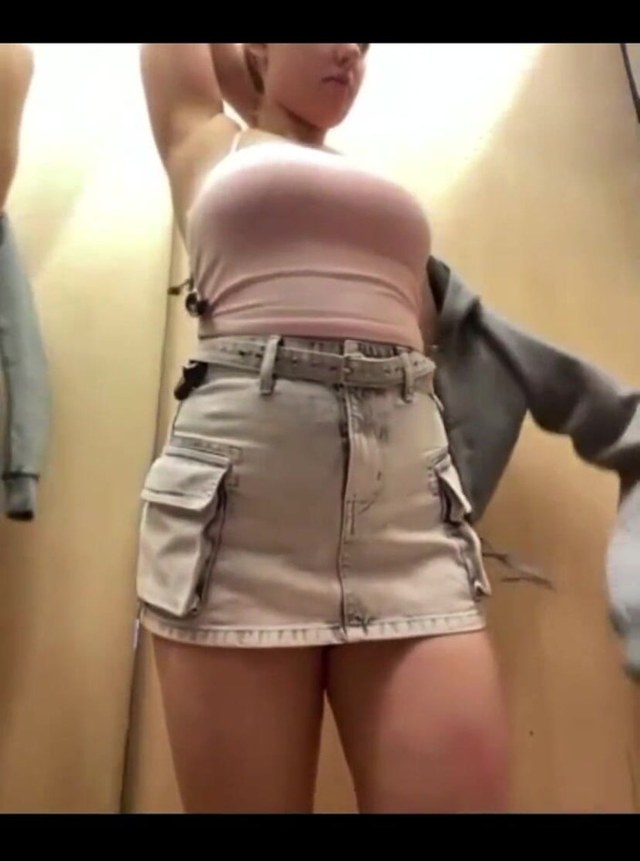 JuiceLussie: Penggetar wayarles dalam pepek saya semasa membeli-belah di pusat membeli-belah