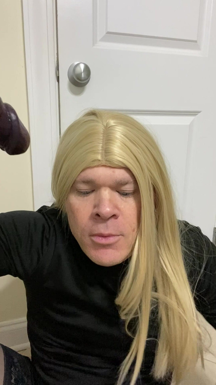 MadisonCD2025: BBCディルドをしゃぶりながら、良いスラットのようにパパと話す女装者