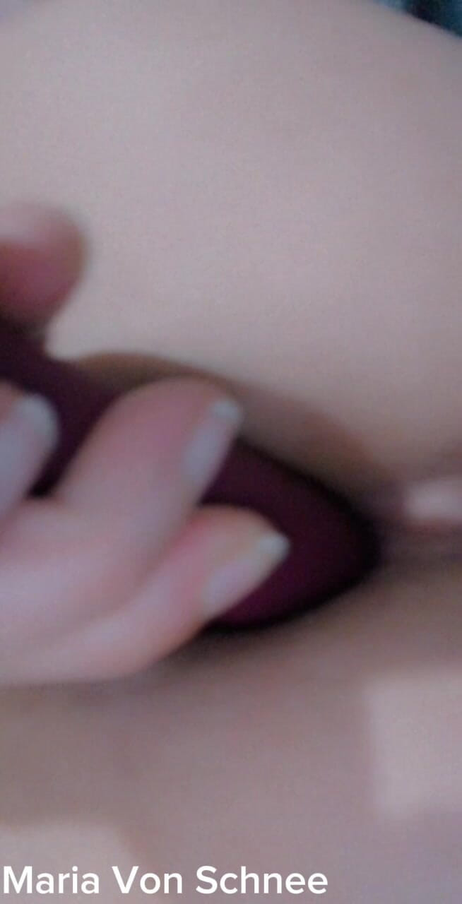 Maria Von Schnee: मेरे वाइब्रेटर के साथ हस्तमैथुन