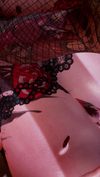 La puttana tatuata dominante si fa scopare duro da un cazzo enorme