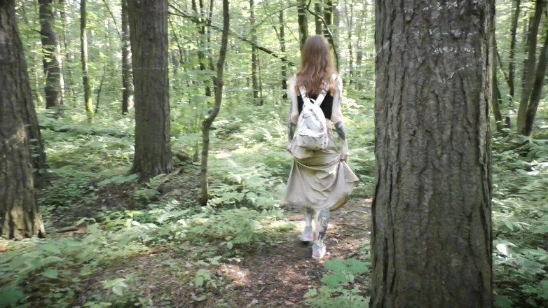 Elena Ginger: Petite Ginger Masturbates and Squirting in Public Park