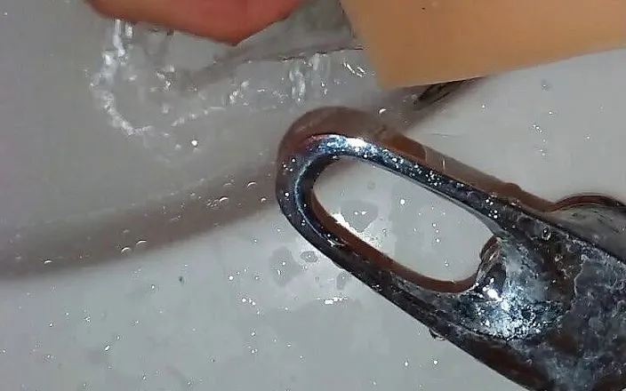 Kadir Reis: How to clean the sex toy