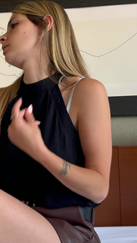 Mi Sono Scopata Il Responsabile Dell'hotel Dove Ho Affittato Una Stanza per Girare Un Video Porno