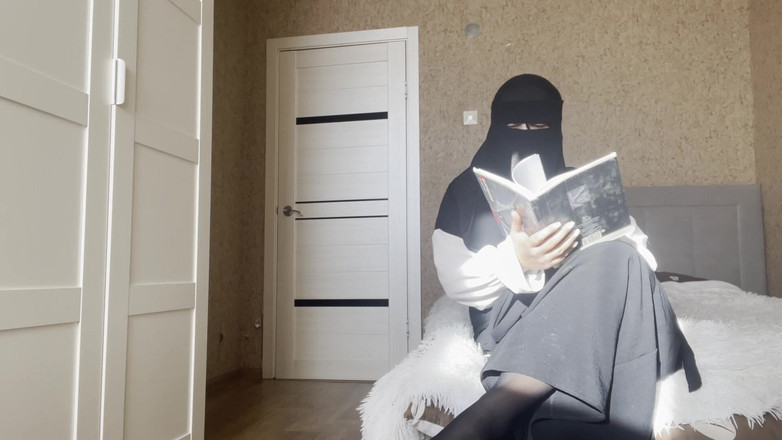 Lux Eva: Matrigna araba con culo grosso in collant