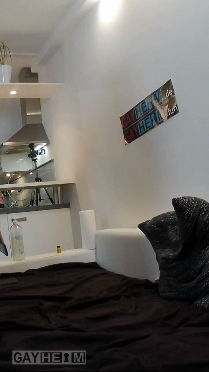 GAYheim: Entre Deux Tournagesgay, Au Sens Le Plus Vrai Du Terme.