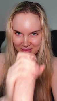 Uso Gratuito Sottomessa Troia Sega Sborrata Facciale - Sofie Skye
