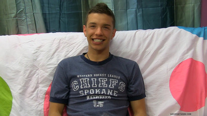 Lollipop Twinks: Tất cả những nụ cười với Ryan Sharp